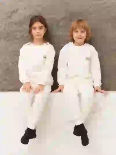 Костюм капитоний белый Charm